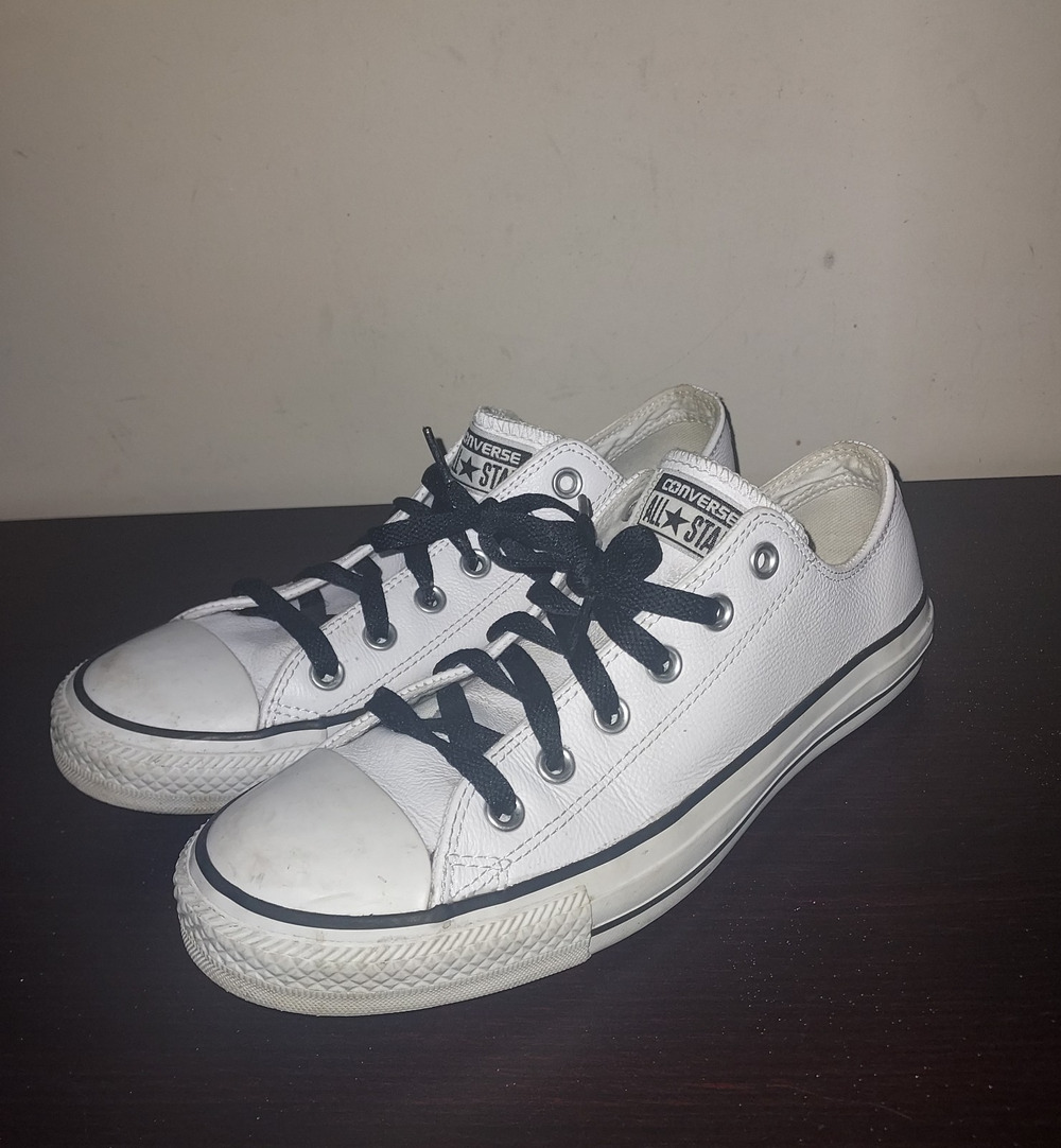 CONVERSE Men's Sneakers 7M Leather Low Top Lace Up Chuck Taylor White Black